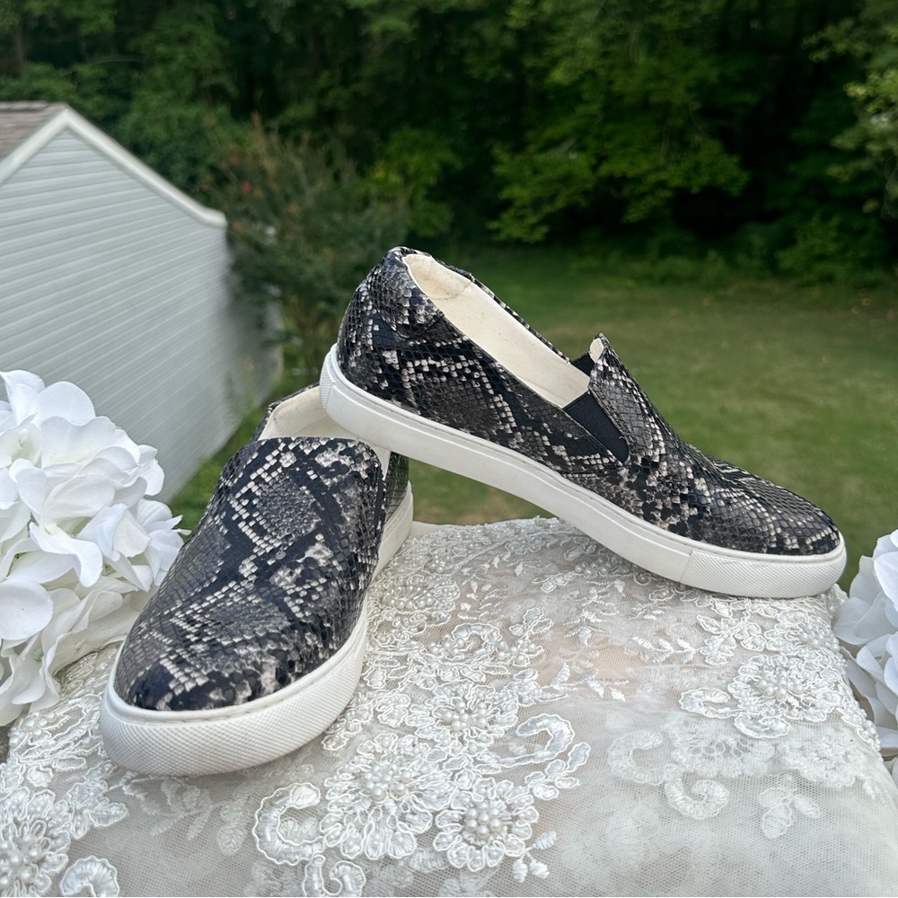 WOMENS “KENNETH COLE OF NEW YORK” KAM SLIP ON SNEAKERS